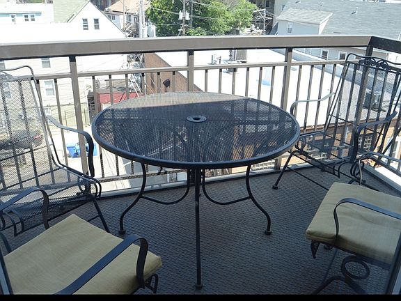 3rd image of 918 W Belmont Ave APT 206
