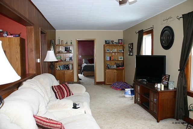 1st image of 815 9th St NE