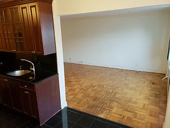 Rented by Metro Garden Realty NYC