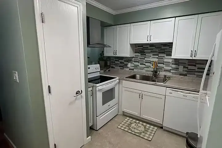 320 Brown St #608 — Photo 3