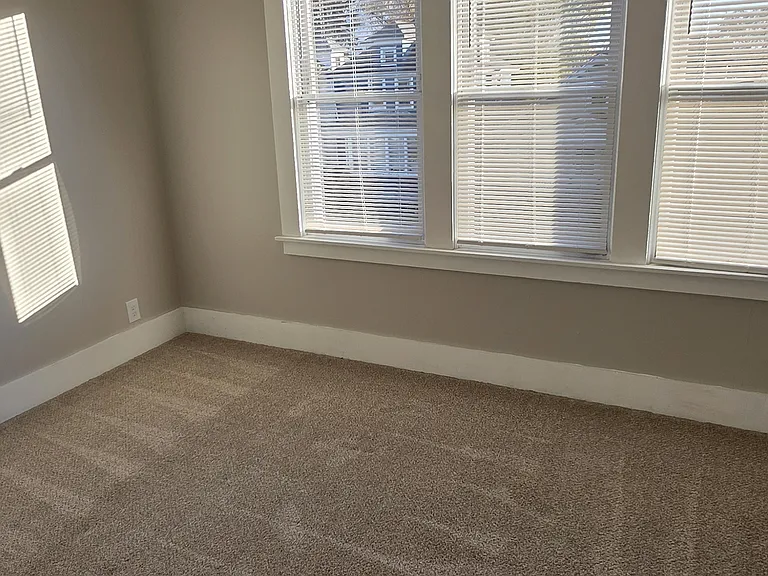 1225 W Osborne St — Photo 11