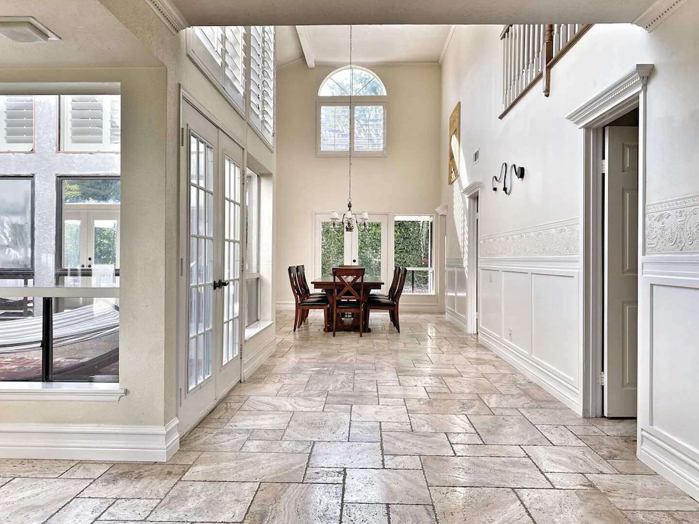 Stunning home near lake — Photo 4