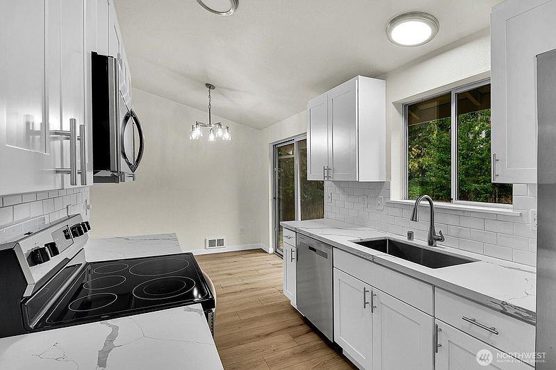 5th image of 12408 82nd Avenue E