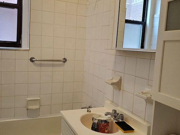 5th image of 62-98 Saunders St #4D