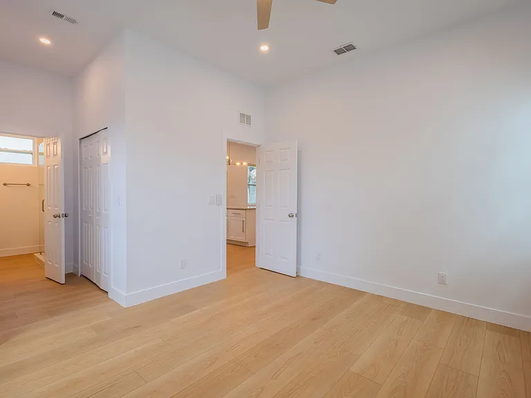 2401 10th Ave S #1 — Photo 13