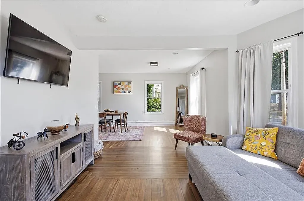 4 bed, 2128 sqft, $3,500 — Photo 2