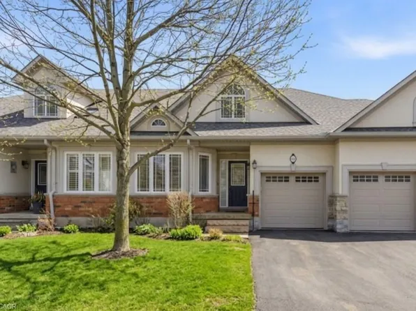 40 Wesleyan Ct #16, Hamilton, ON L9G 5C7