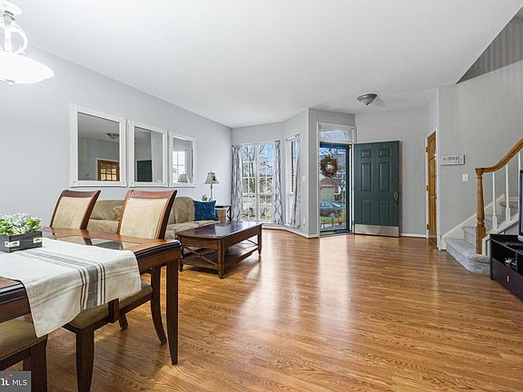 3rd image of 83 Mahopac Dr