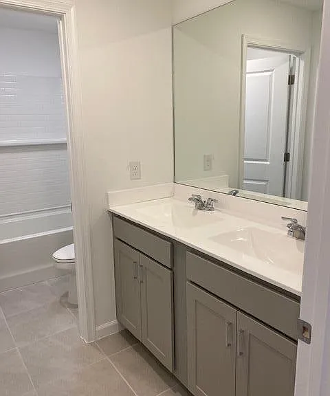 622 Papillon St SW — Photo 14