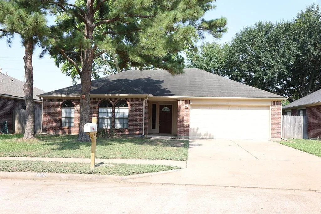 3 bed, 2.0 bath, 1590 sqft, $1,850 — Photo 1