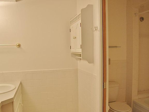 5th image of 4351 Tahitian Gardens Cir APT E