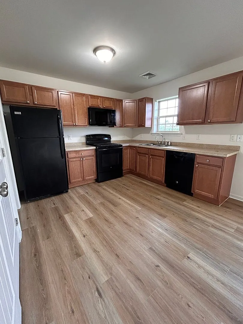 3 Bed 3 Bath Townhouse in Marietta — Photo 4