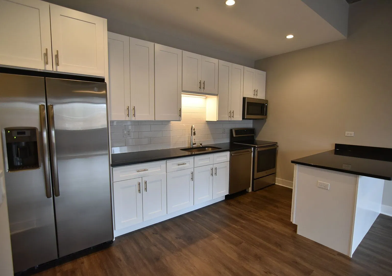 1 bed, 1.0 bath, 828 sqft, $3,100 — Photo 4