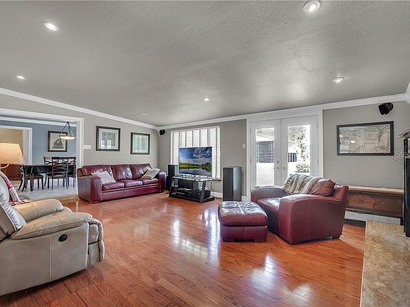 4th image of 10643 Allisheim Ave