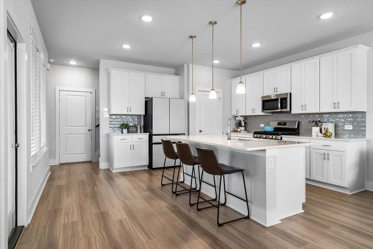 3 bed, 2.5 bath, 1661 sqft, $3,000 — Photo 3