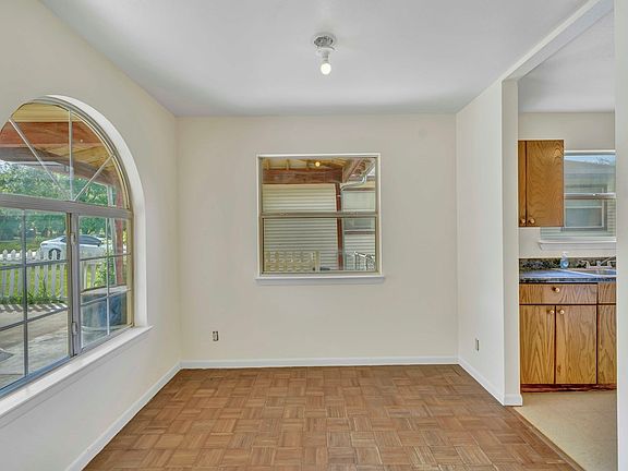 5th image of 221 W Davis St