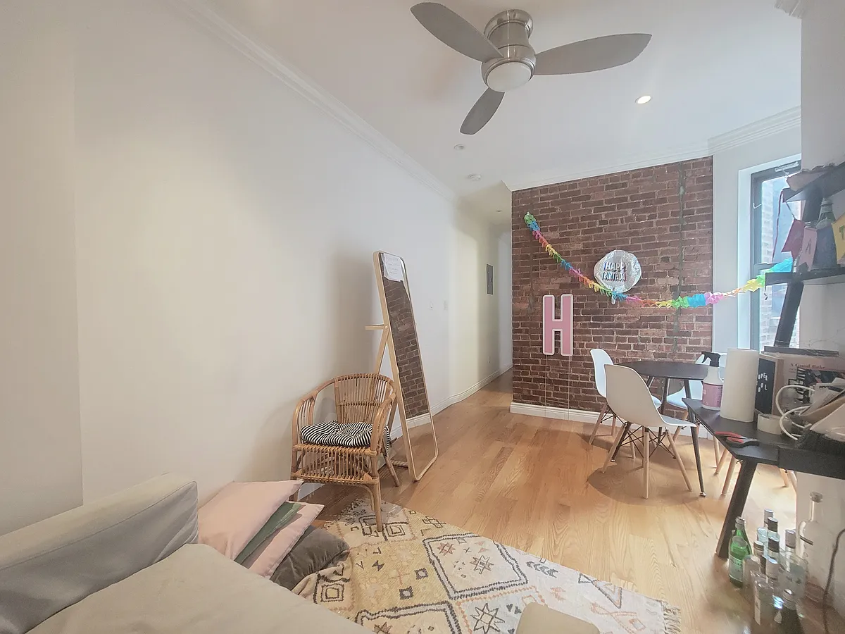 Building Photo - 242 W 109th St #5-D