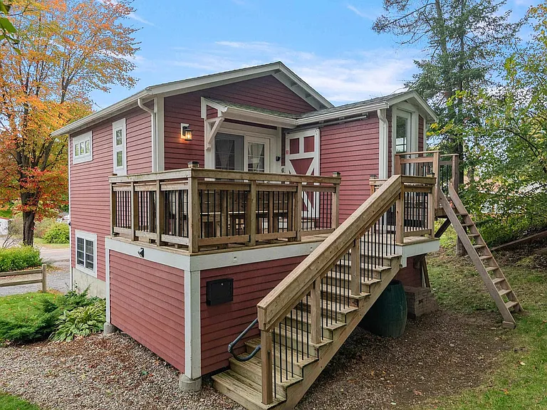 2737 Malletts Bay Ave #B — Photo 1