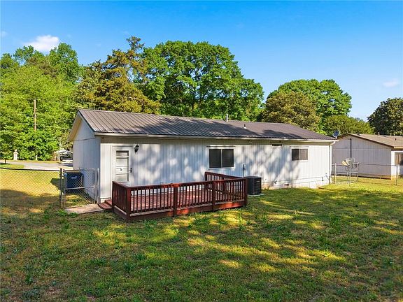 5th image of 360 Martin Cir