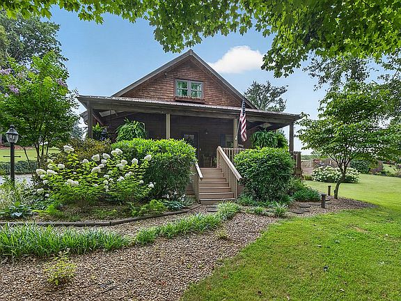 2nd image of 19308 Tulip Tree Ln