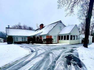 1207 Maple Ln, Glenview, IL 60025