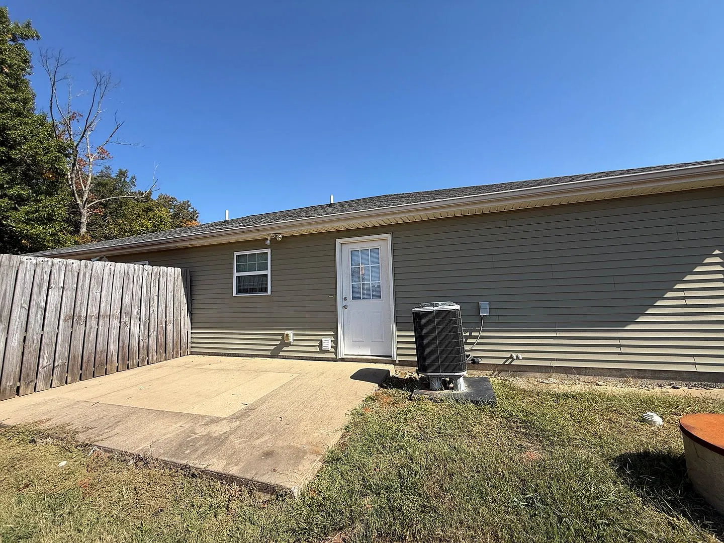 104 Nancy Ln — Photo 2