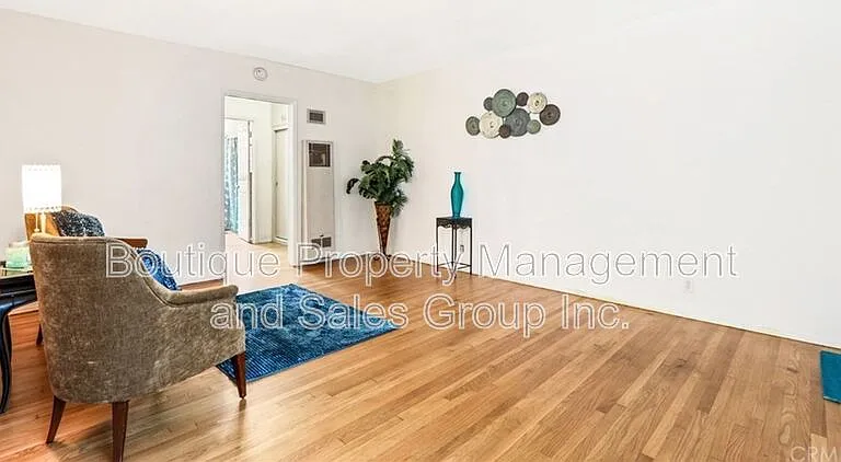 1023 E 1st St #5 — Photo 5