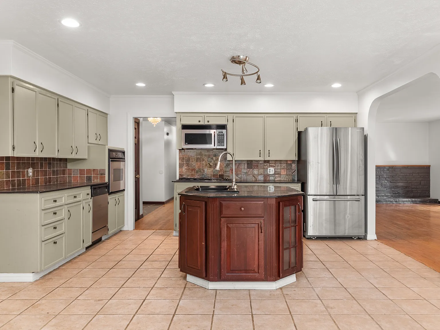 3 bed, 2206 sqft, $3,495 — Photo 4