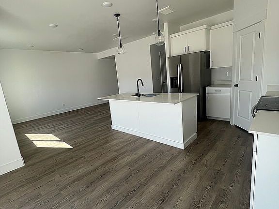 3rd image of 1150 Ashlyn Way #1