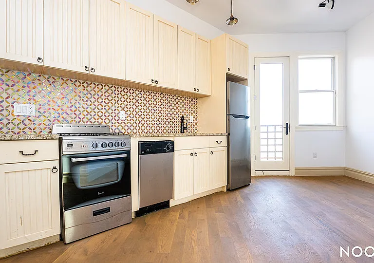 1359 Myrtle Ave #4R — Photo 3
