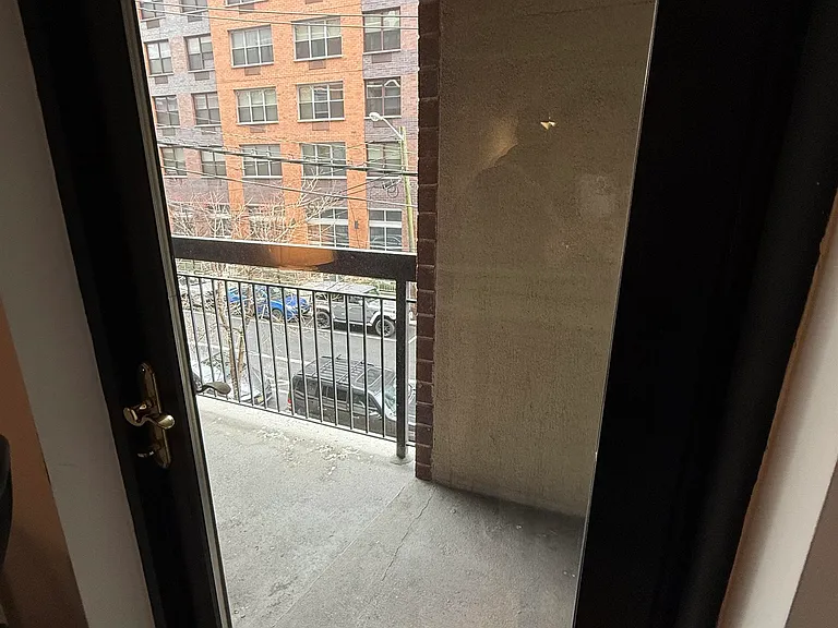 700 1st St #2R — Photo 13