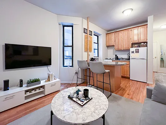 Rented by Compass | media 24