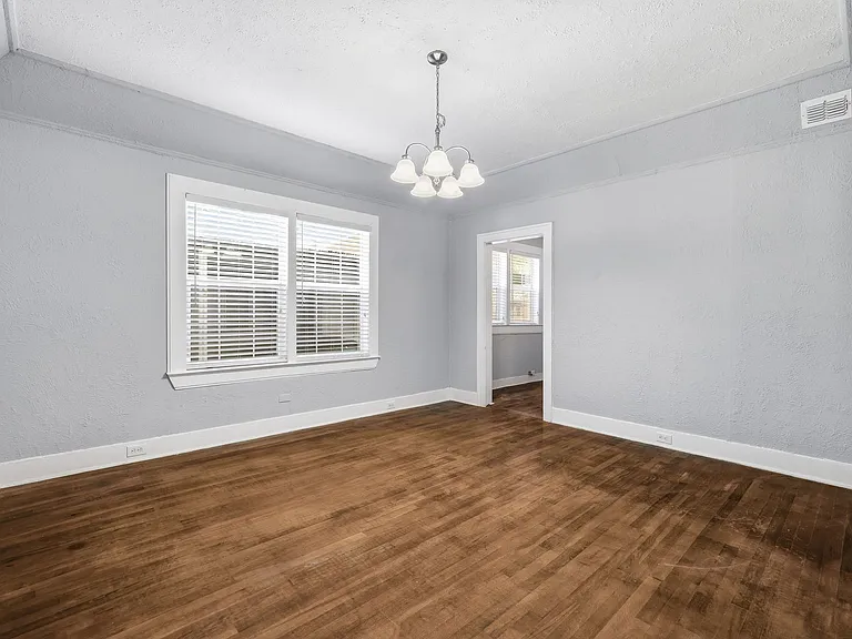 527 Fulton Ave — Photo 2