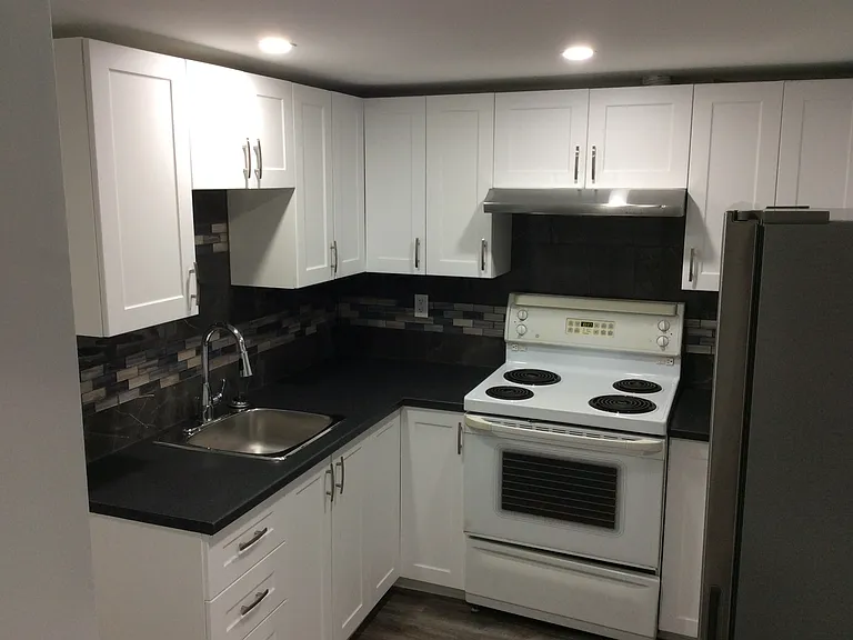 2409 Iris St #1 — Photo 2