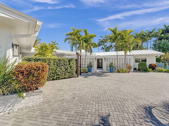 2nd image of 1825 Coral Gardens Drive