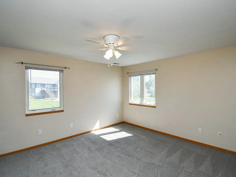 1422 E Redwood Blvd — Photo 19