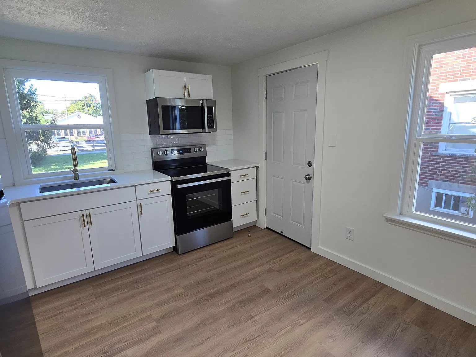 584 Smith Ave — Photo 4
