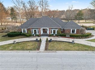 204 NW Golfview Dr, Blue Springs, MO 64014