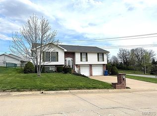 612 Clover Rd, Hannibal, MO 63401