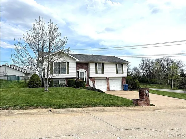 612 Clover Rd, Hannibal, MO 63401