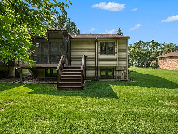 4th image of 749 Amberwood Dr SW