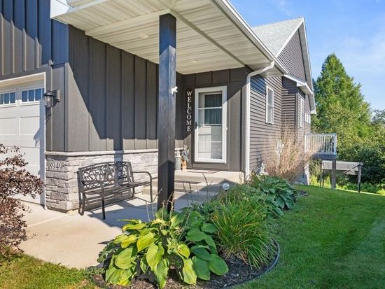 8949 Parkview Cir, Chisago City, MN 55013