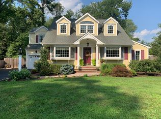 184 Cottage Rd, Wyckoff, NJ 07481