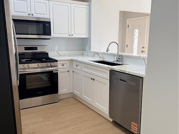 5th image of 218 Nicki Ct