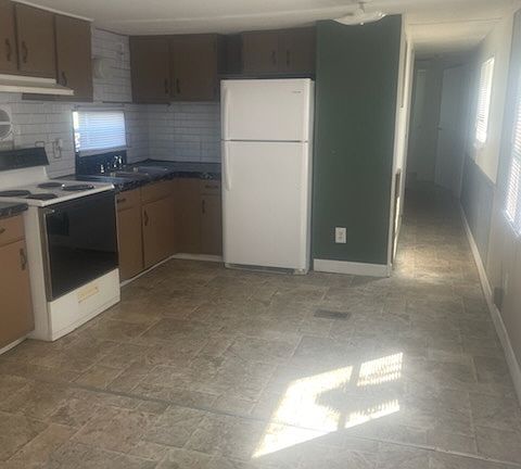 3rd image of 104 Amanda Dr