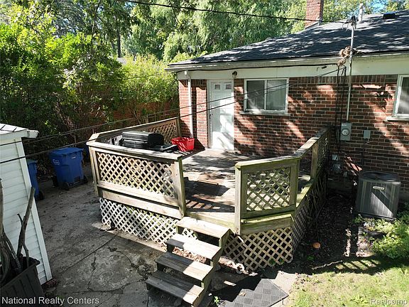 5th image of 22344 Logue Ave