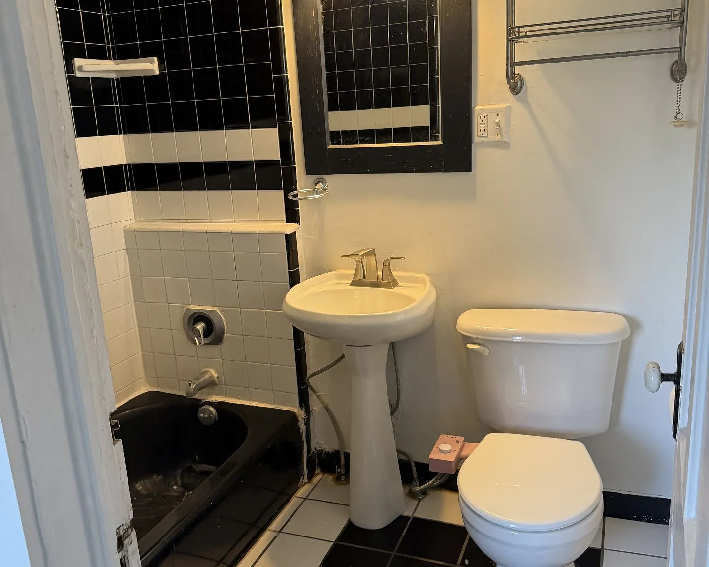 2 bed, 800 sqft, $1,300 — Photo 3