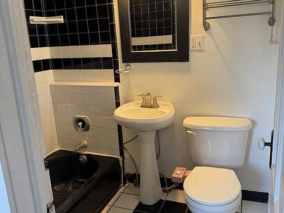 3rd image of 626 N Center St APT 3
