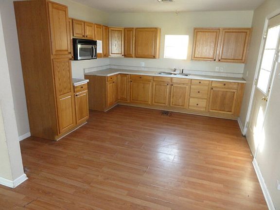 3rd image of 503 Buchannon St
