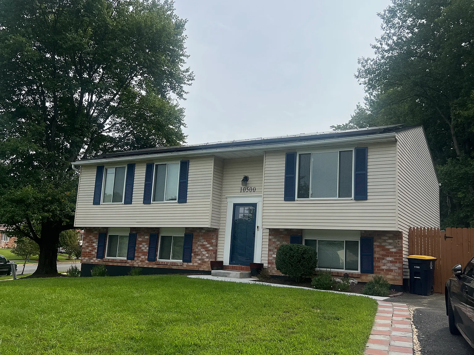 5 bed, 2056 sqft, $3,200 — Photo 3